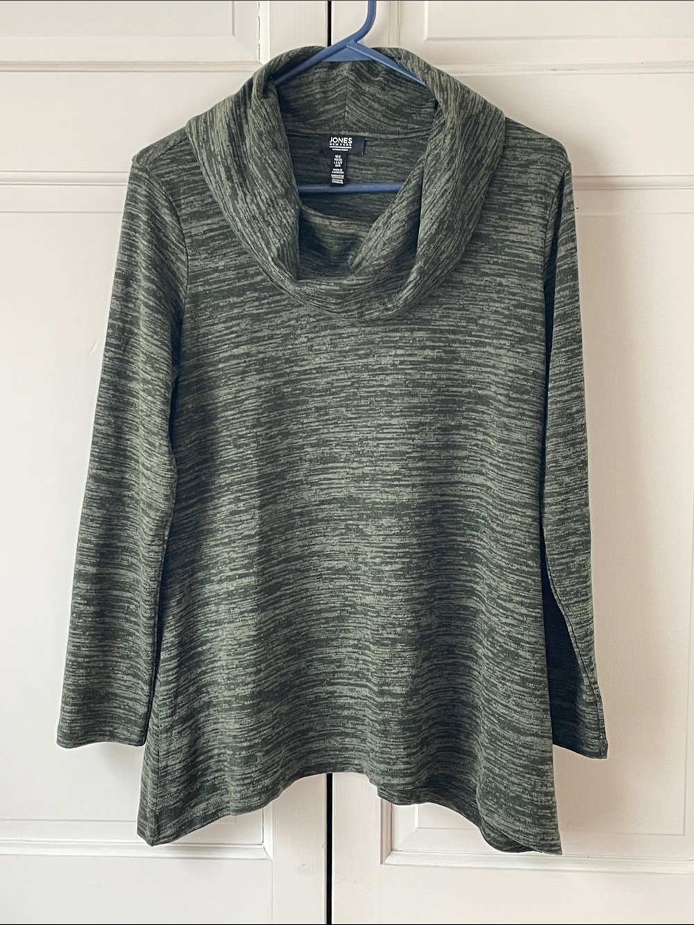 Jones New York Heathered Olive Cowl Neck Pullover. Size small.